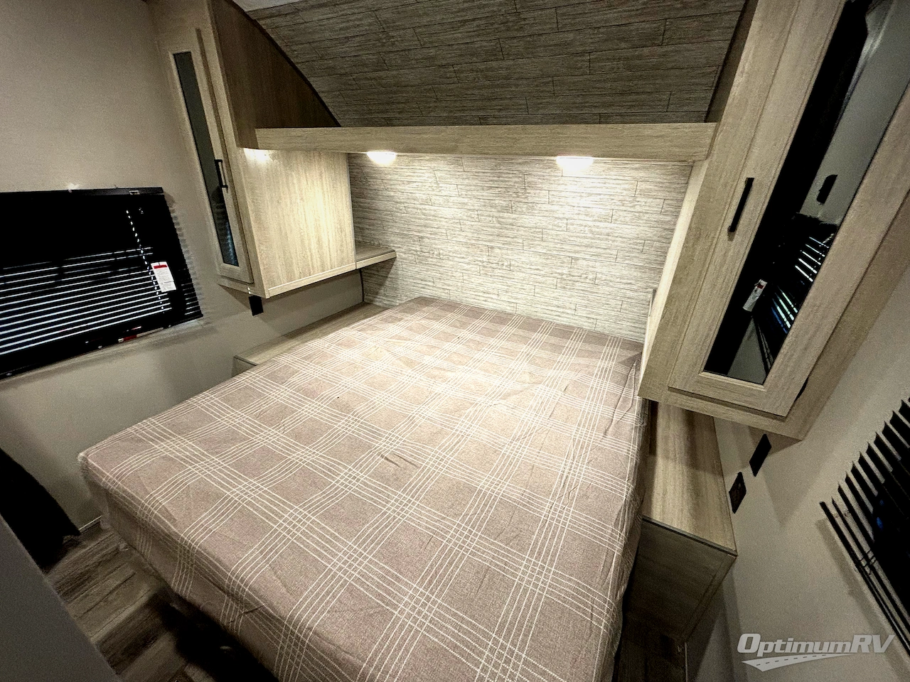 2026 Coachmen Catalina Summit Series 8 261BHS Photo 7