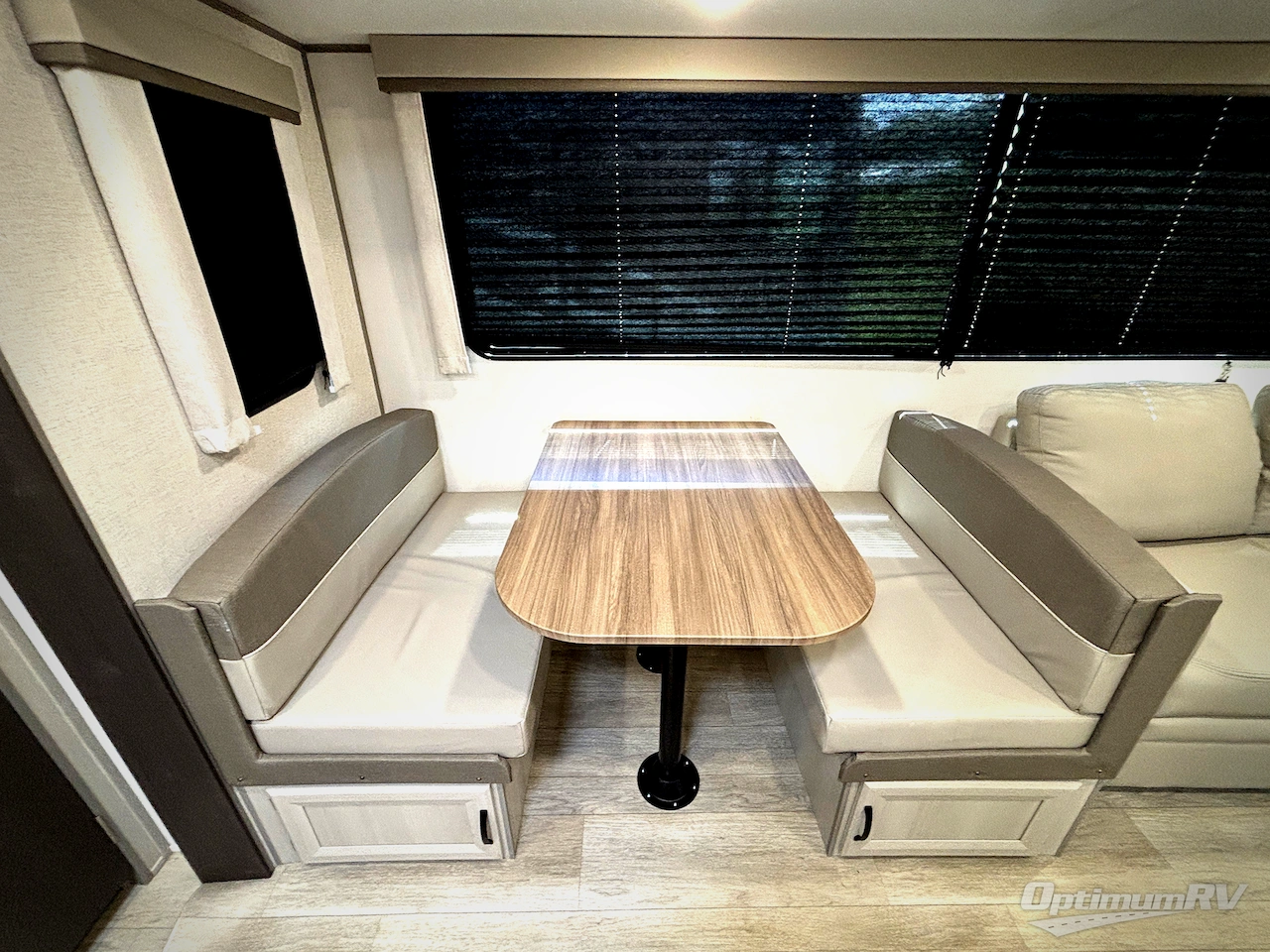2027 Coachmen Catalina Legacy Edition 283RKS Photo 13