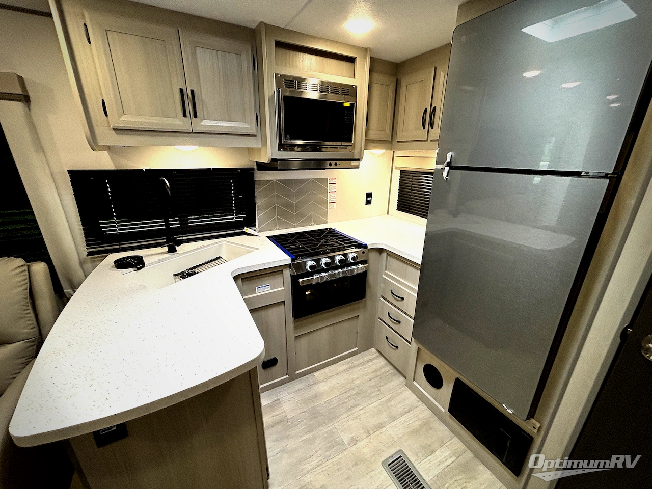 2027 Coachmen Catalina Legacy Edition 283RKS Photo 14
