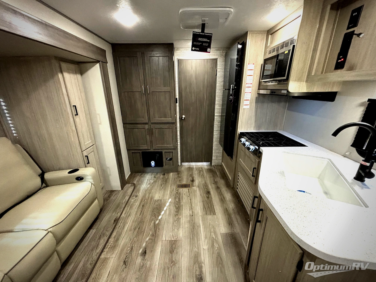 2026 Coachmen Catalina Summit Series 8 231MKS Photo 5