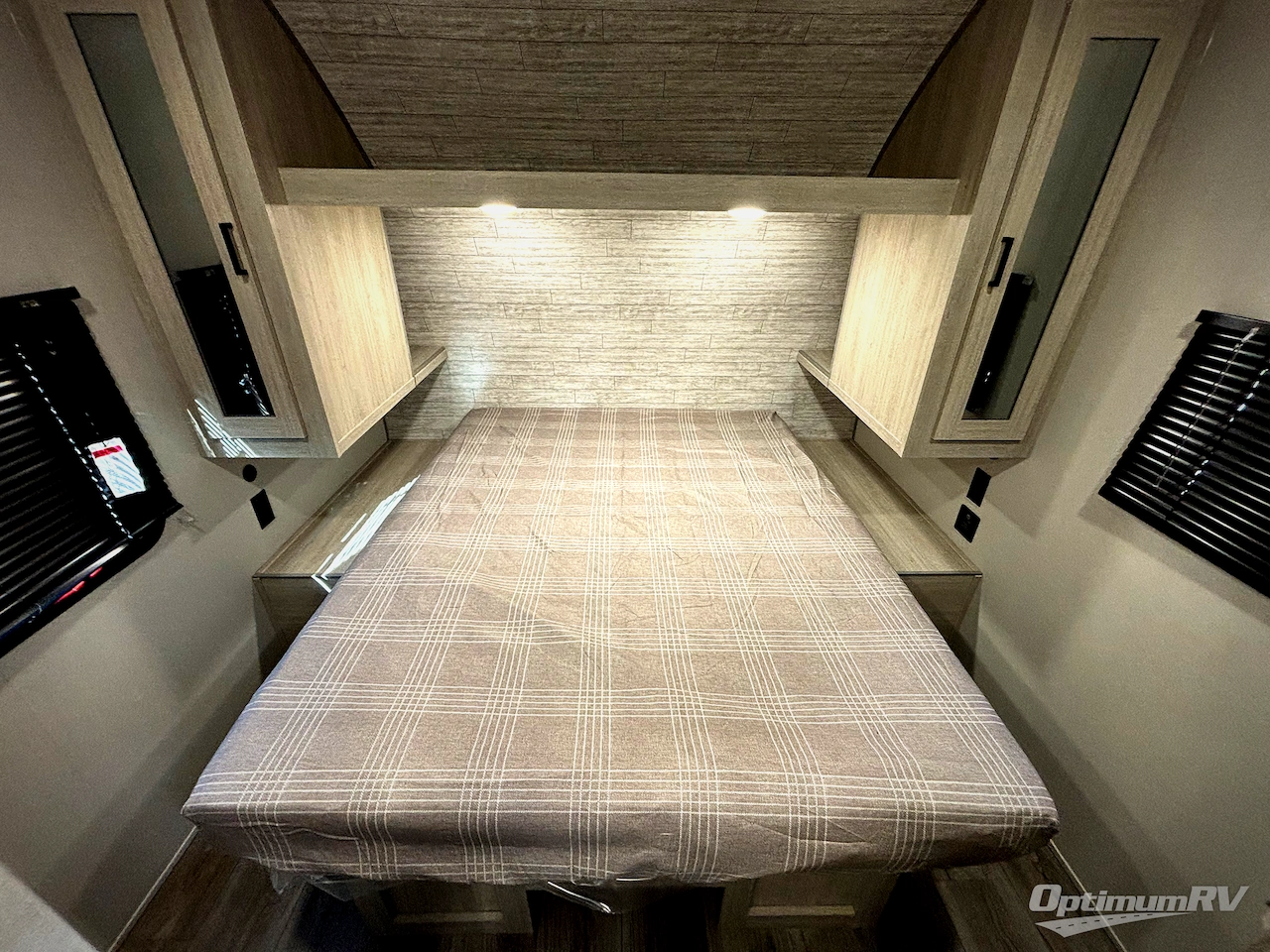 2026 Coachmen Catalina Summit Series 8 231MKS Photo 7