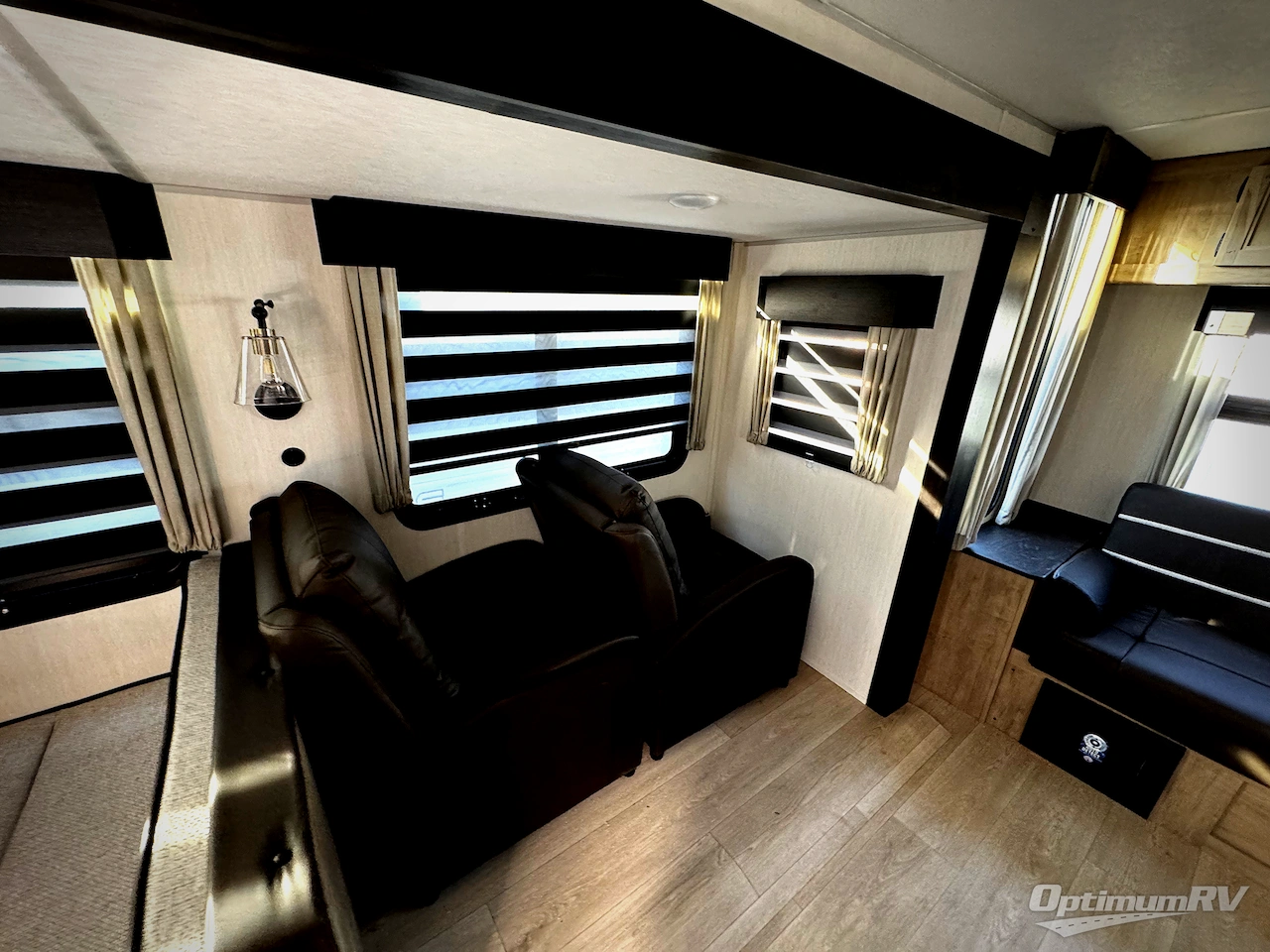 2026 Forest River Cherokee Wolf Den Black Label 273XLKBL Photo 4