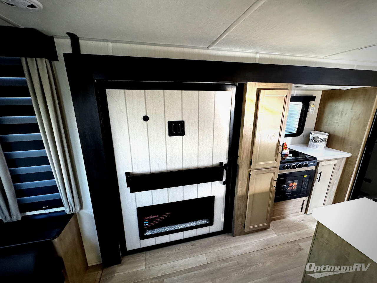 2026 Forest River Cherokee Wolf Den Black Label 273XLKBL Photo 6