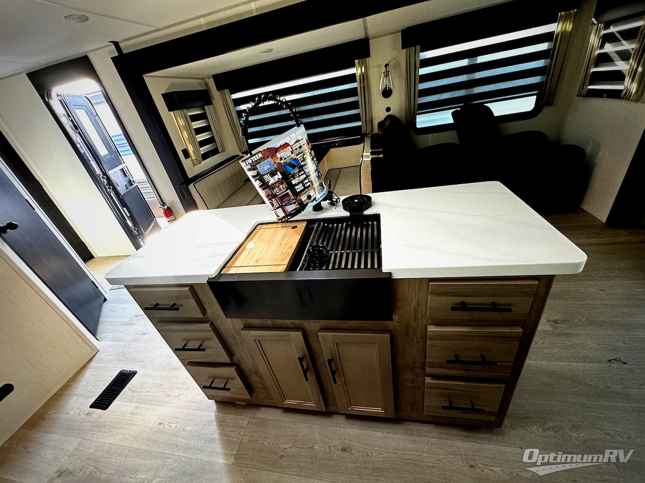 2026 Forest River Cherokee Wolf Den Black Label 273XLKBL Photo 9