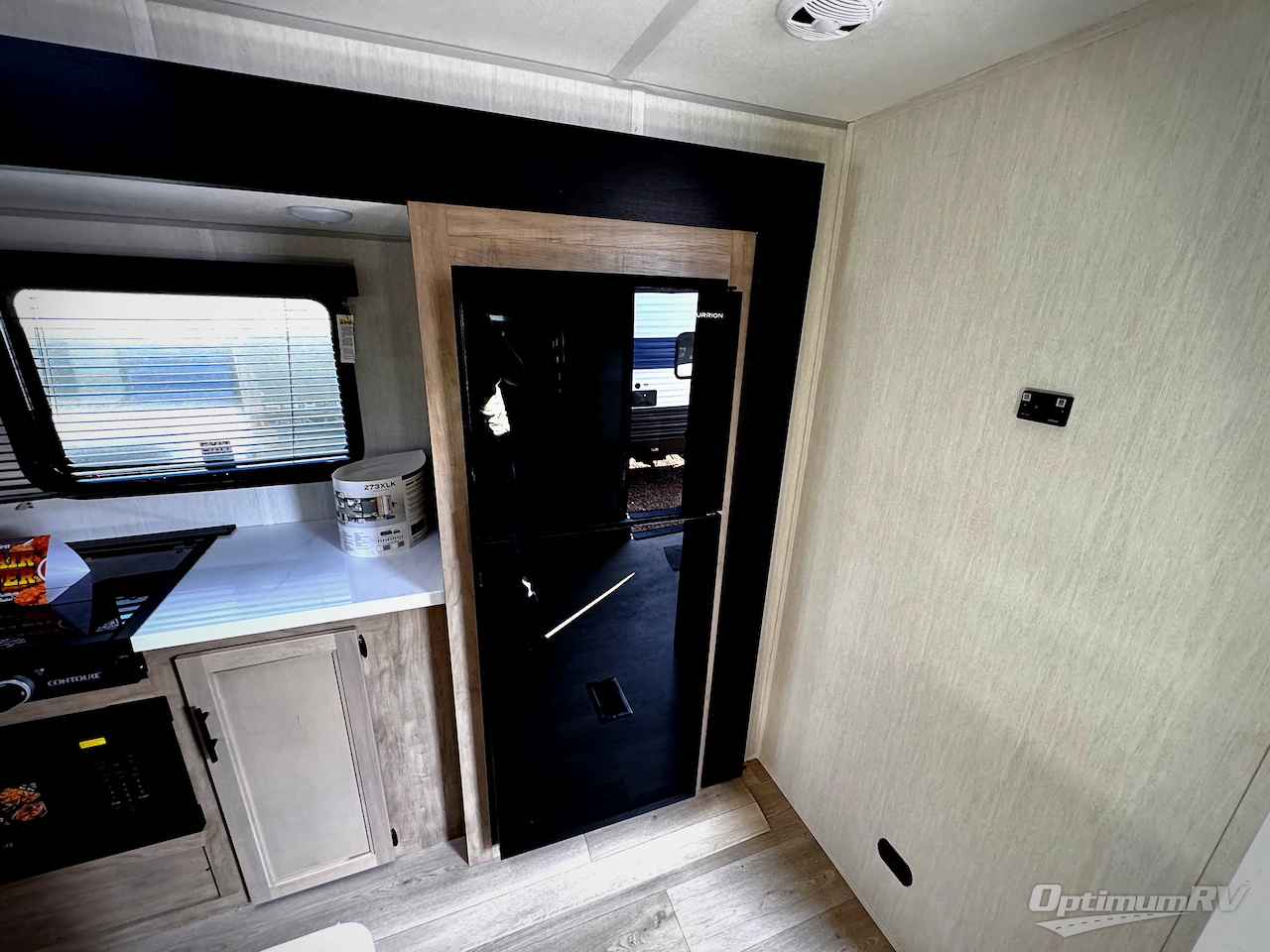 2026 Forest River Cherokee Wolf Den Black Label 273XLKBL Photo 10