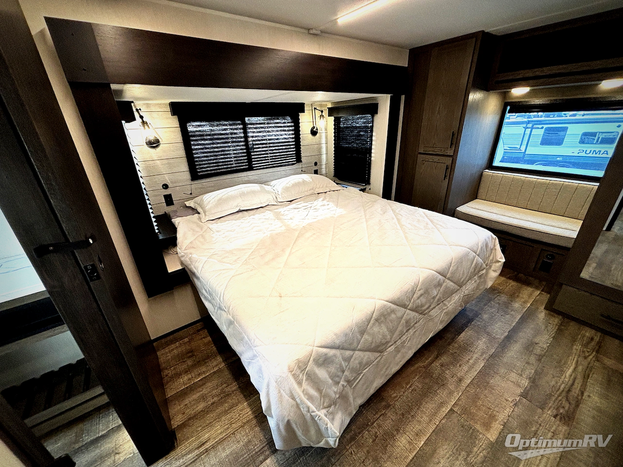 2025 Forest River Cherokee Arctic Wolf Suite 3650SUITE Photo 15