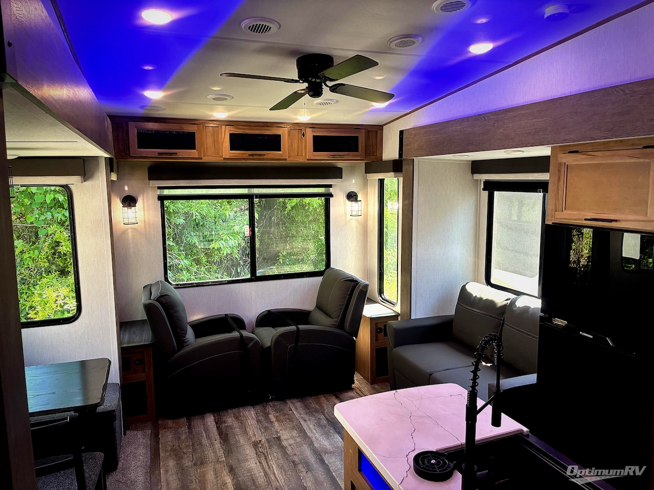 2024 Forest River Cherokee Arctic Wolf 261RK Photo 4