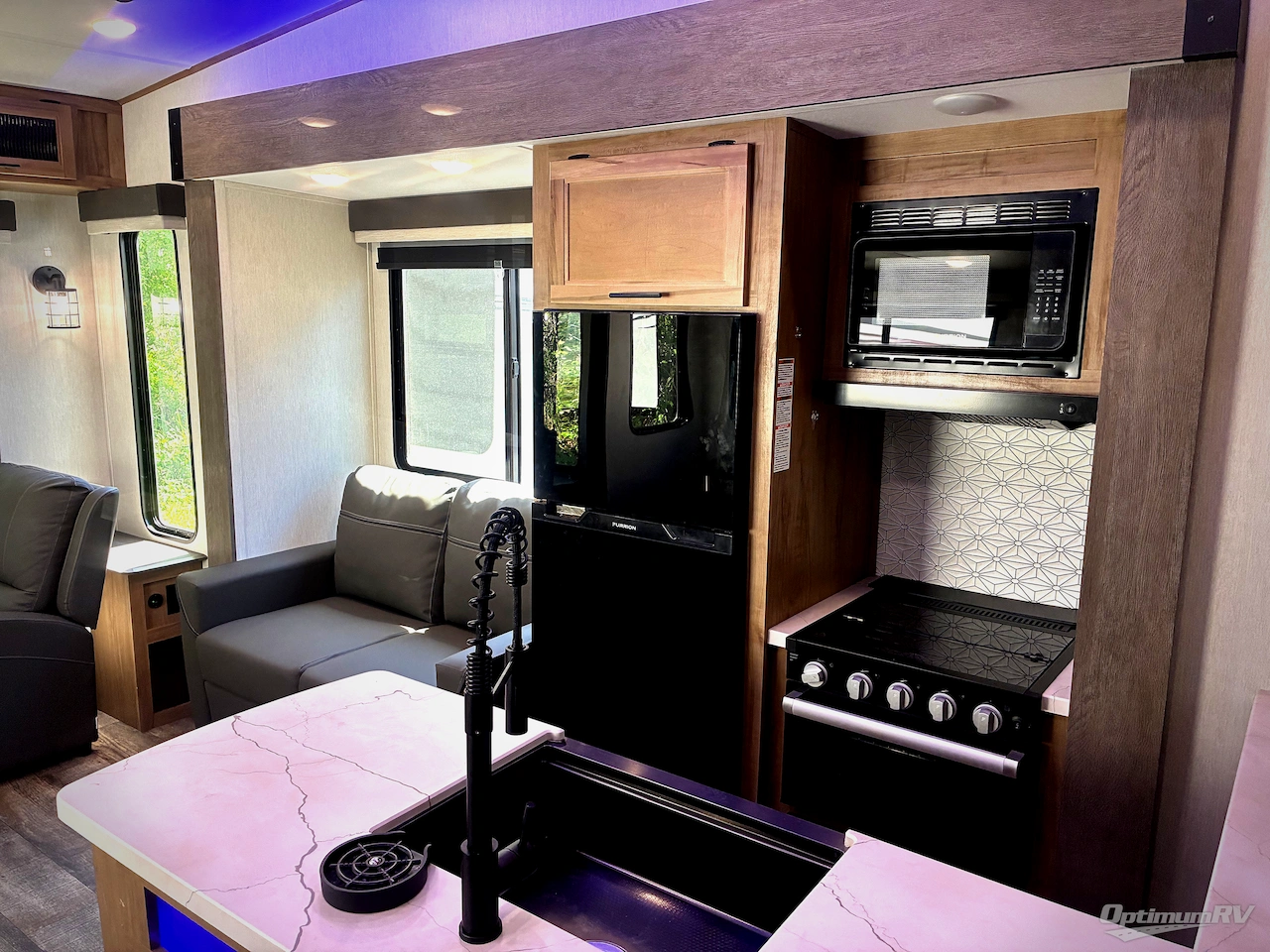 2024 Forest River Cherokee Arctic Wolf 261RK Photo 5