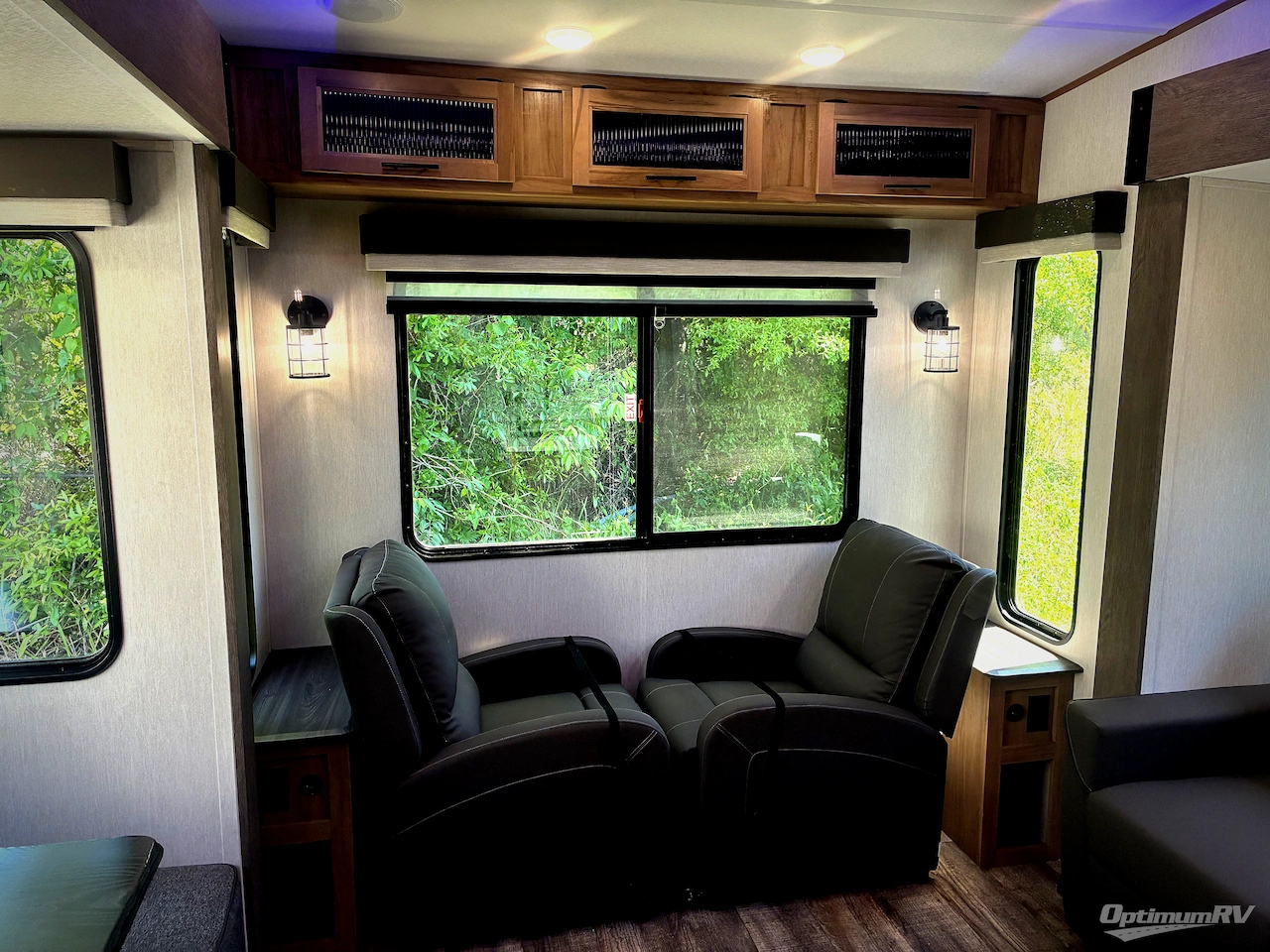 2024 Forest River Cherokee Arctic Wolf 261RK Photo 6