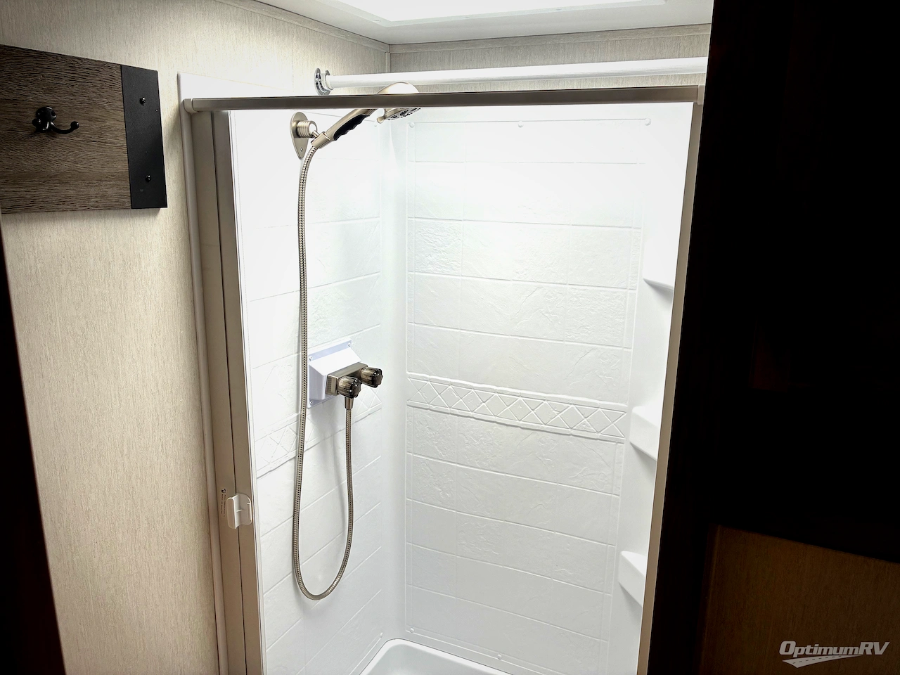 2024 Forest River Cherokee Arctic Wolf 261RK Photo 11