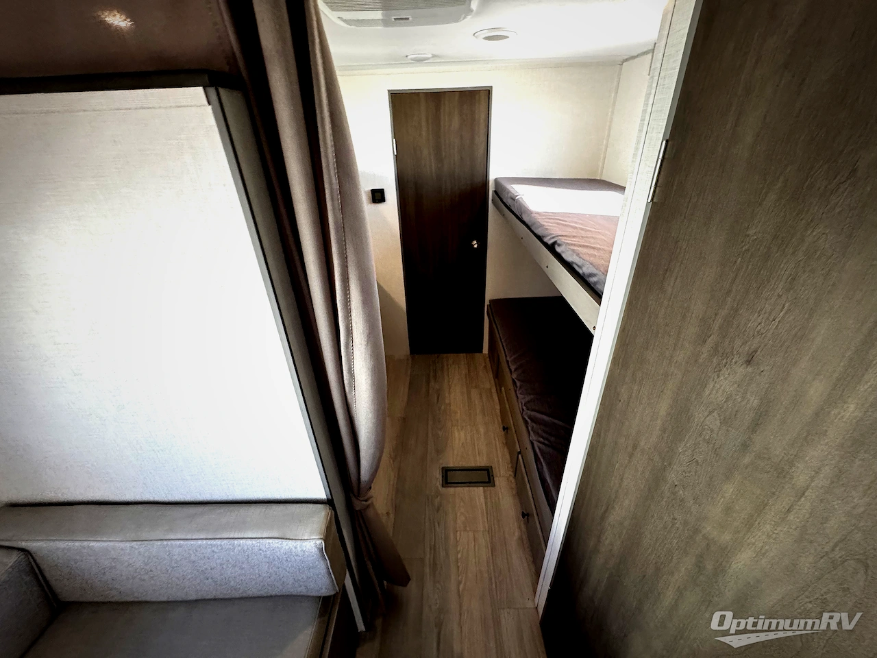 2026 Coachmen Clipper 5K Series 25QBH Photo 8