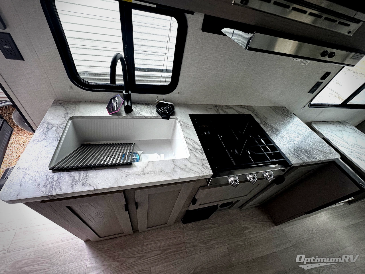 2026 Coachmen Clipper 5K Series 242MK Photo 7
