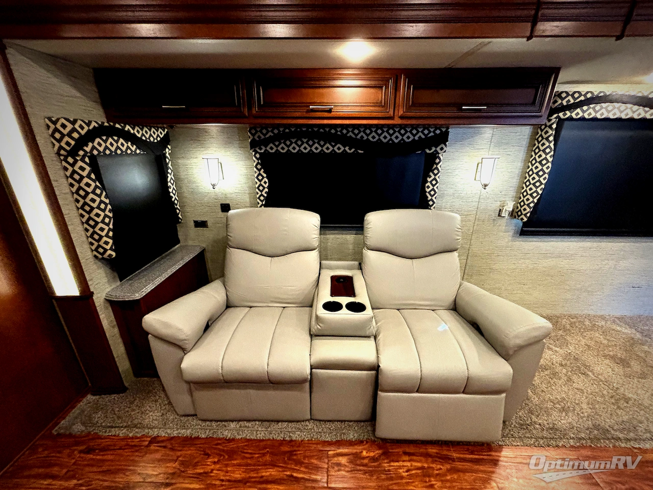 2017 Newmar Canyon Star 3710 Photo 12