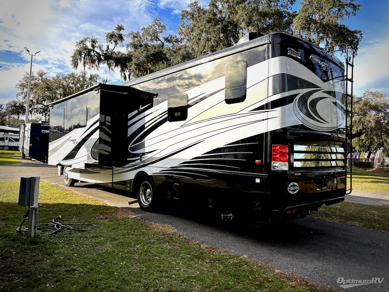 2017 Newmar Canyon Star 3710 Photo 3