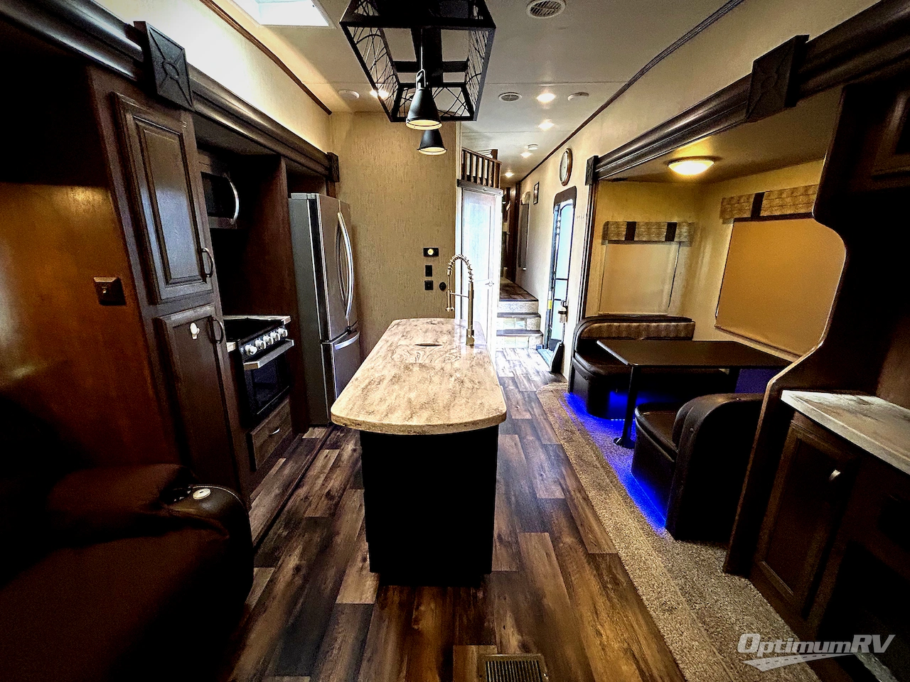 2019 Forest River Sandpiper 372LOK Photo 5