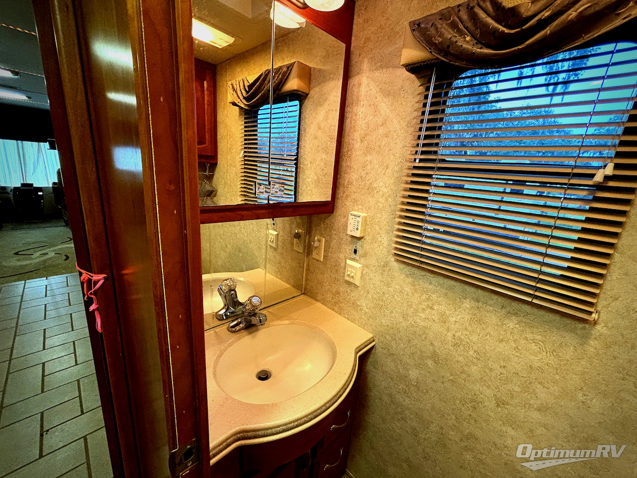 2004 Newmar Mountain Aire 4016 Photo 19
