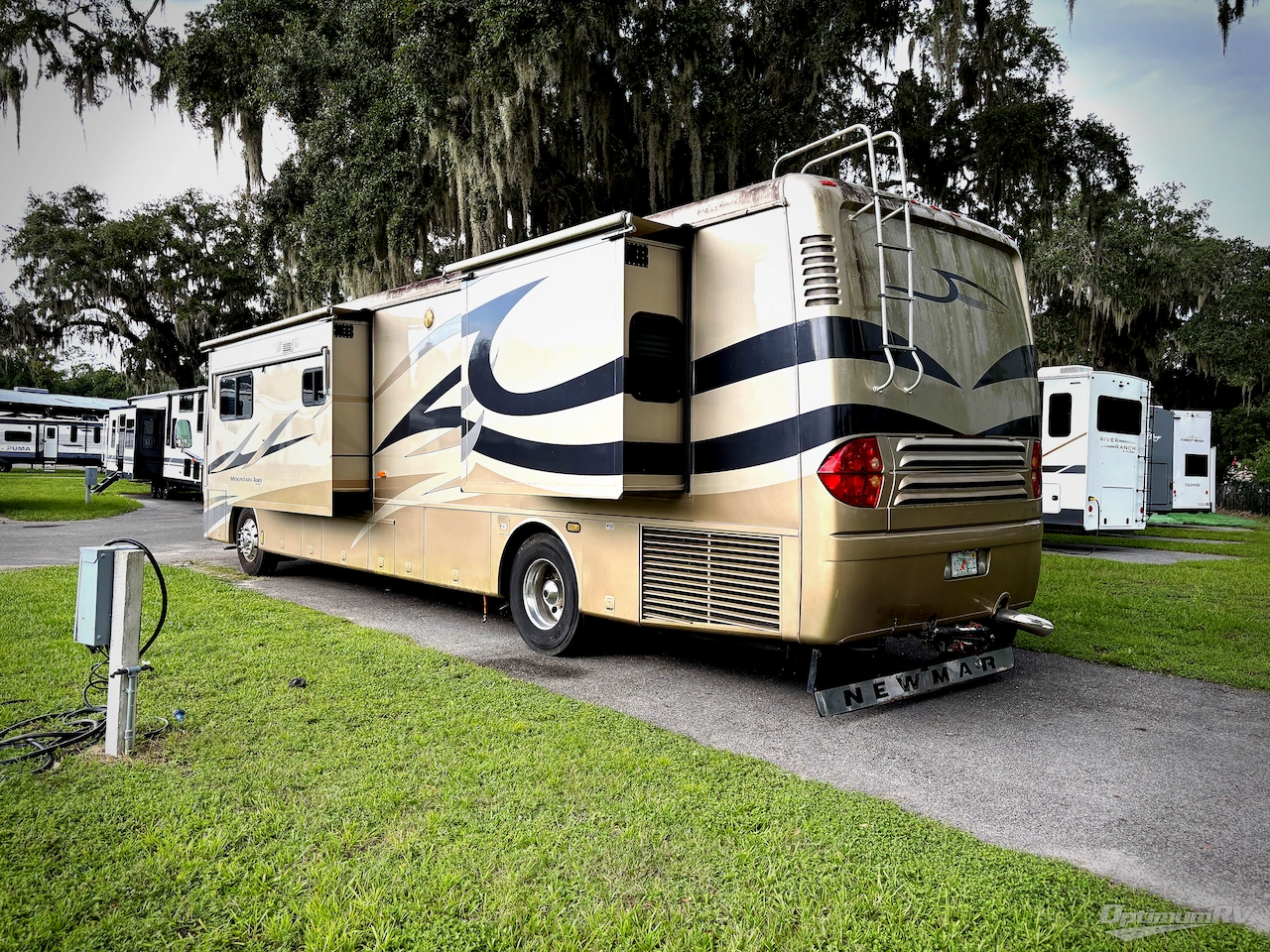 2004 Newmar Mountain Aire 4016 Photo 3