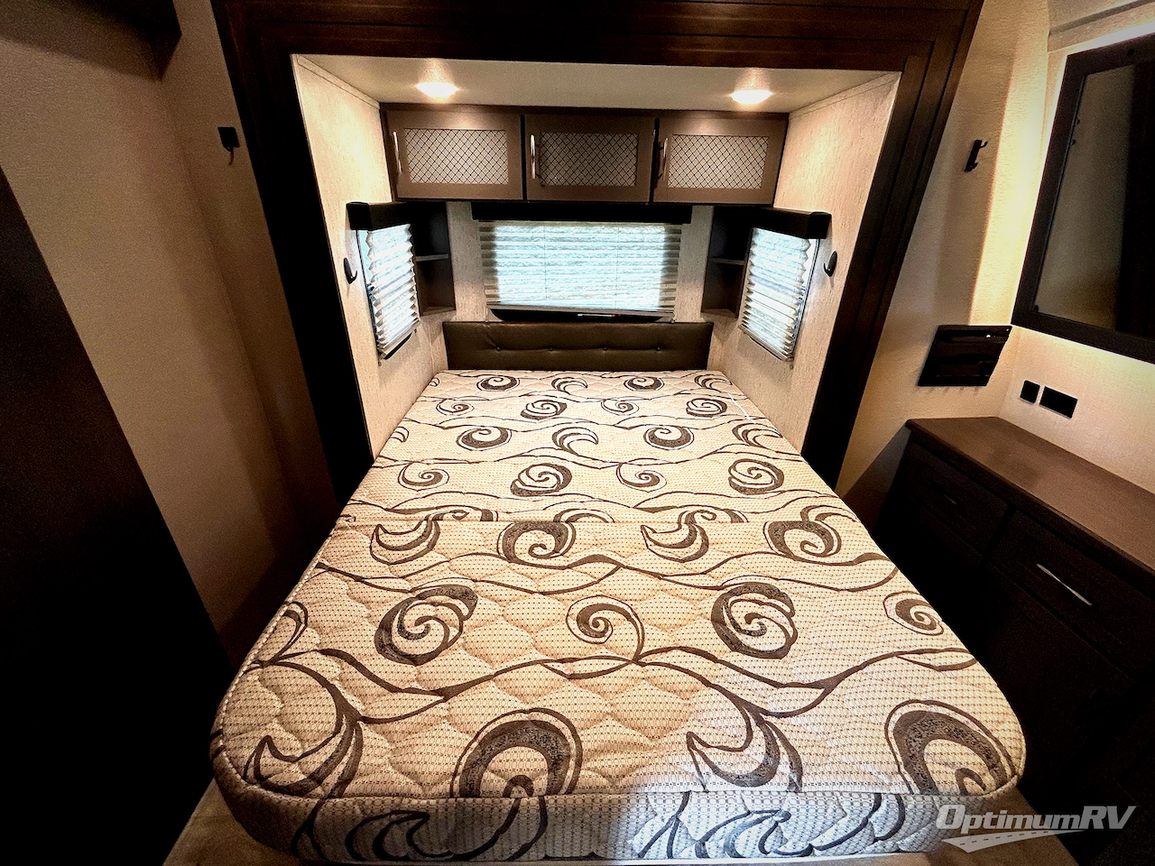 2022 Grand Design Momentum G-Class 31G Photo 9