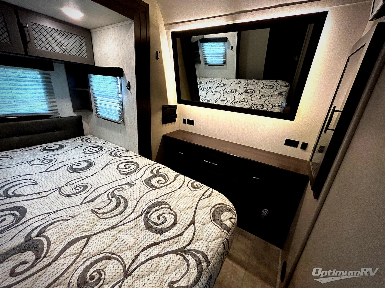 2022 Grand Design Momentum G-Class 31G Photo 8