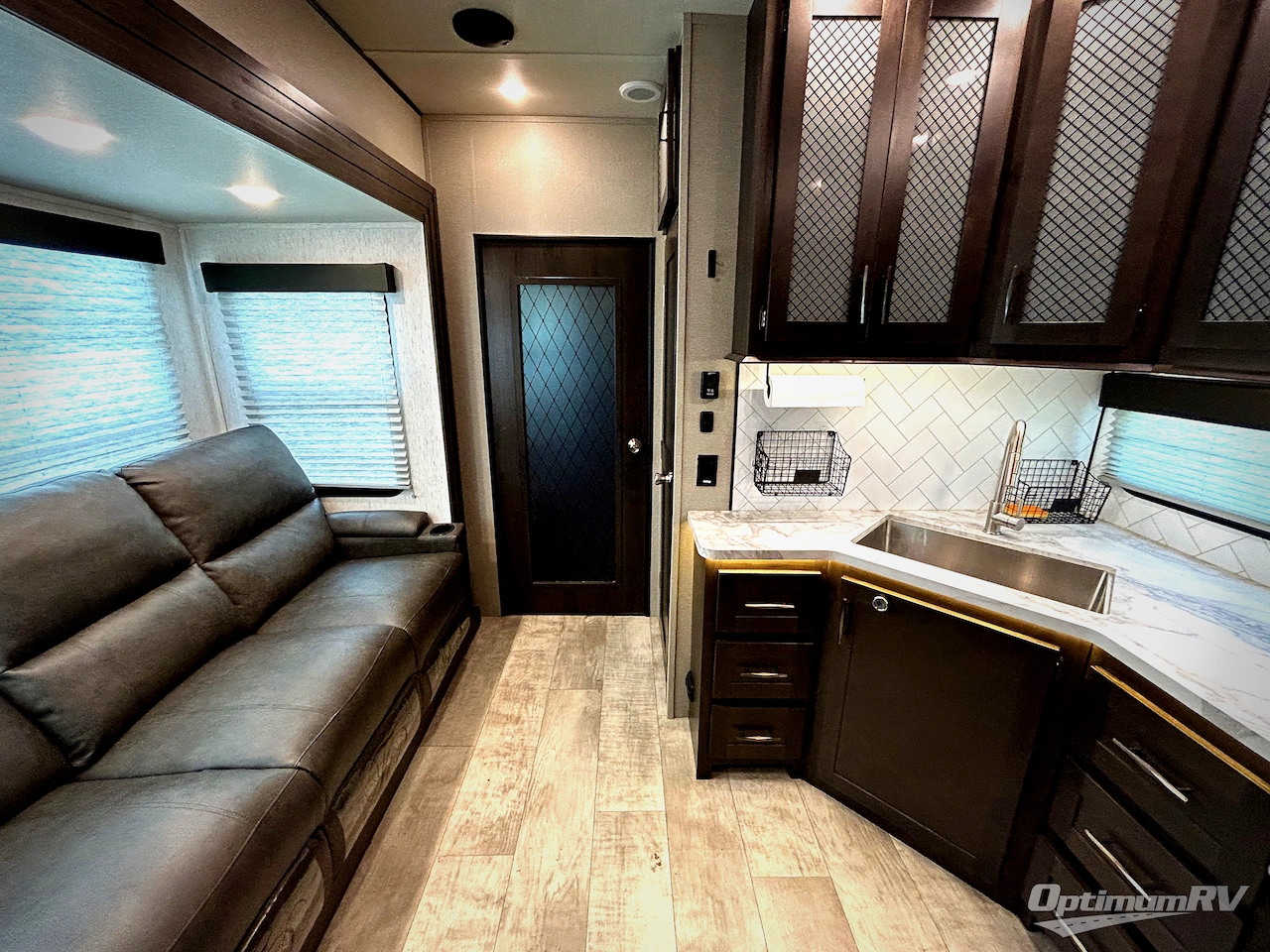 2022 Grand Design Momentum G-Class 31G Photo 4