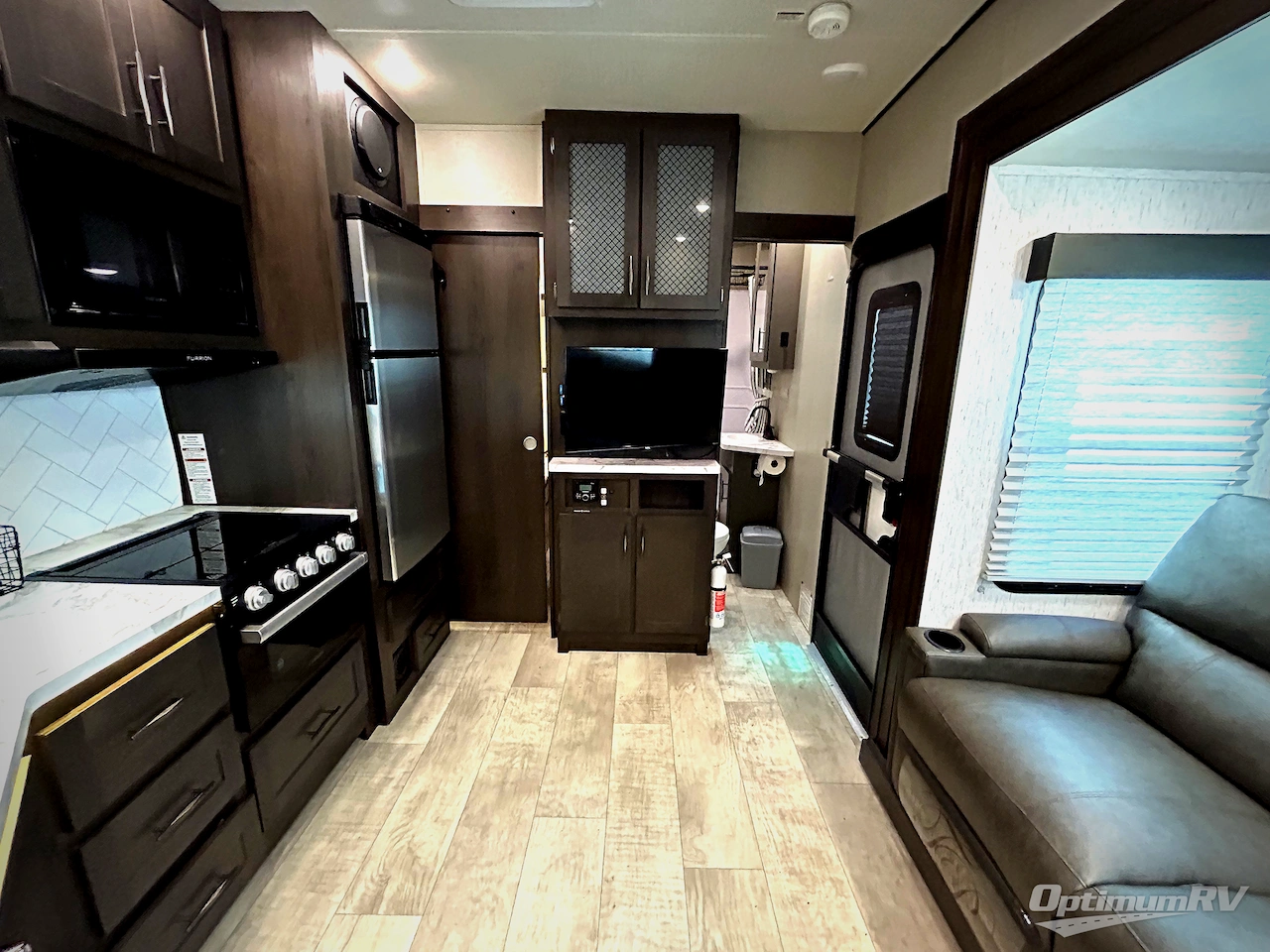 2022 Grand Design Momentum G-Class 31G Photo 5