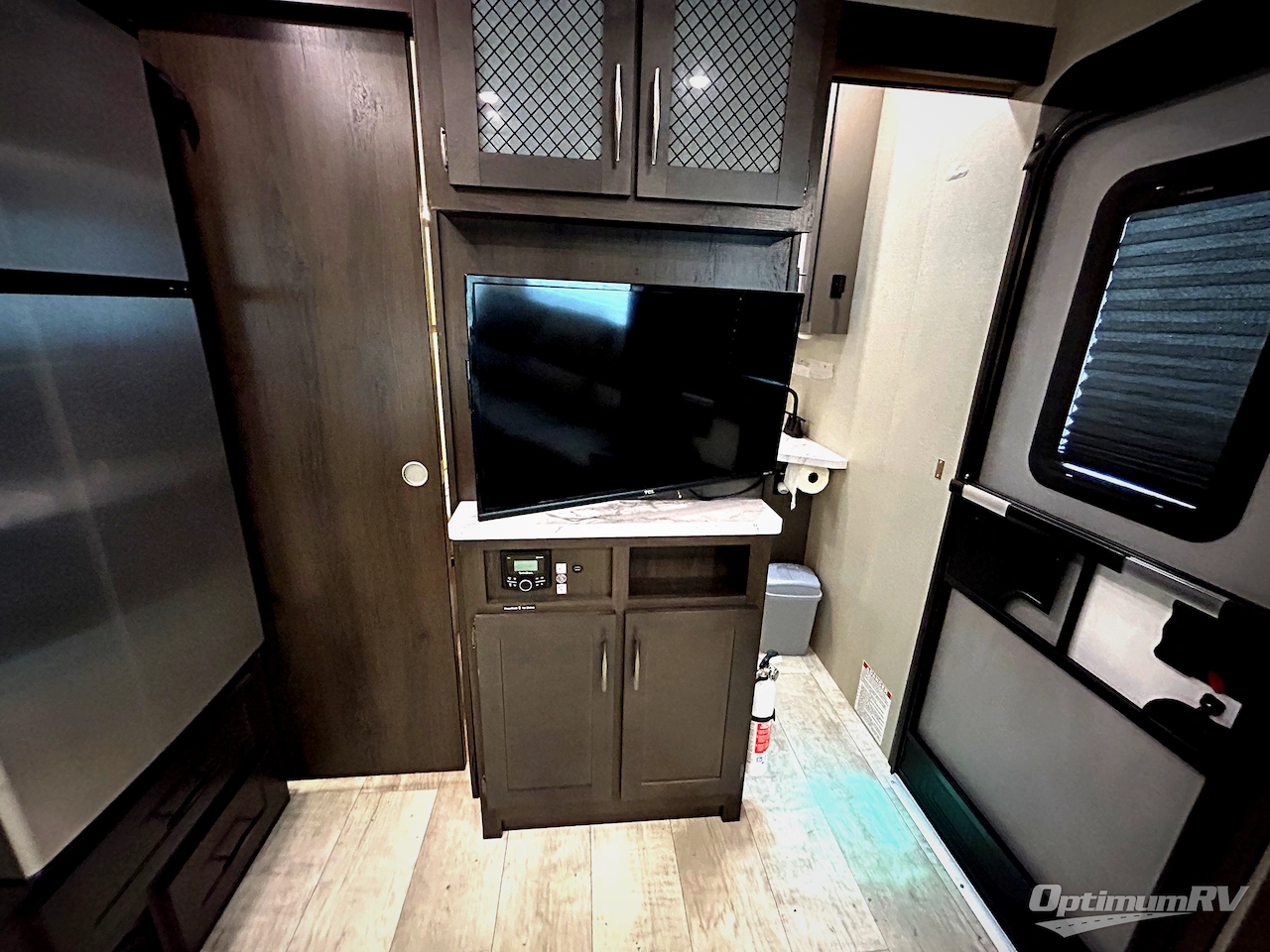 2022 Grand Design Momentum G-Class 31G Photo 7