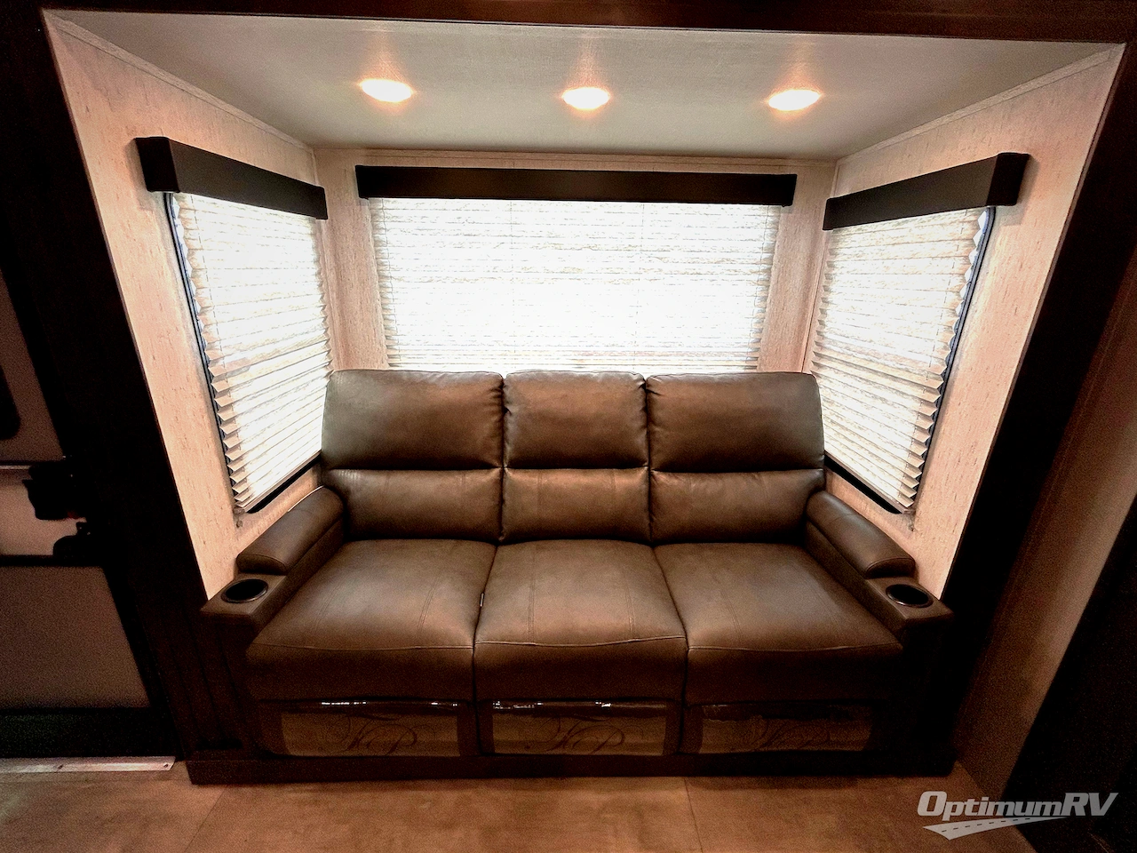 2022 Grand Design Momentum G-Class 31G Photo 15