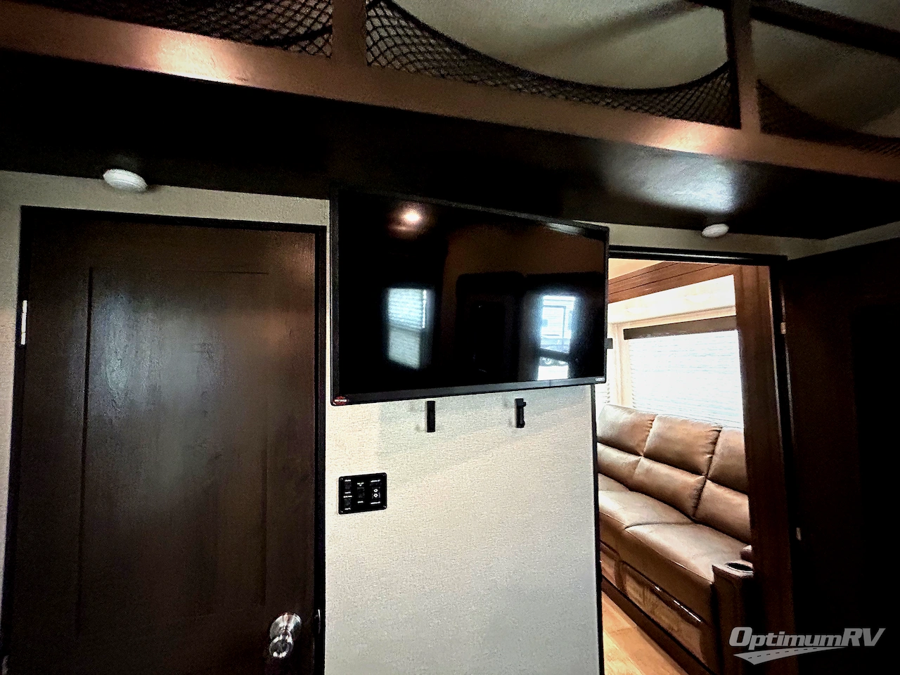2022 Grand Design Momentum G-Class 31G Photo 18