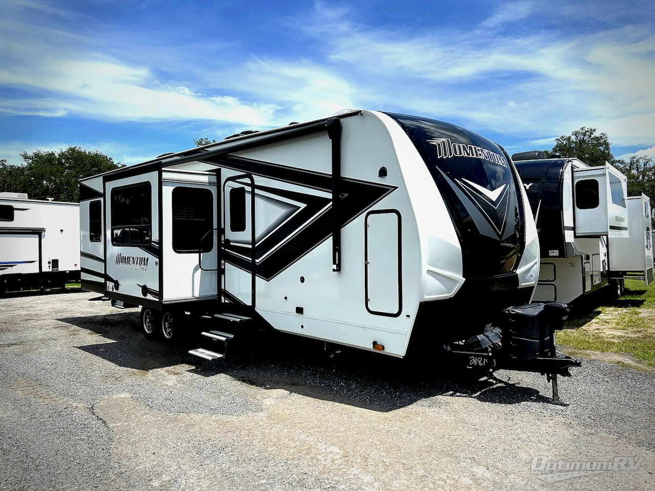 2022 Grand Design Momentum G-Class 31G Photo 1