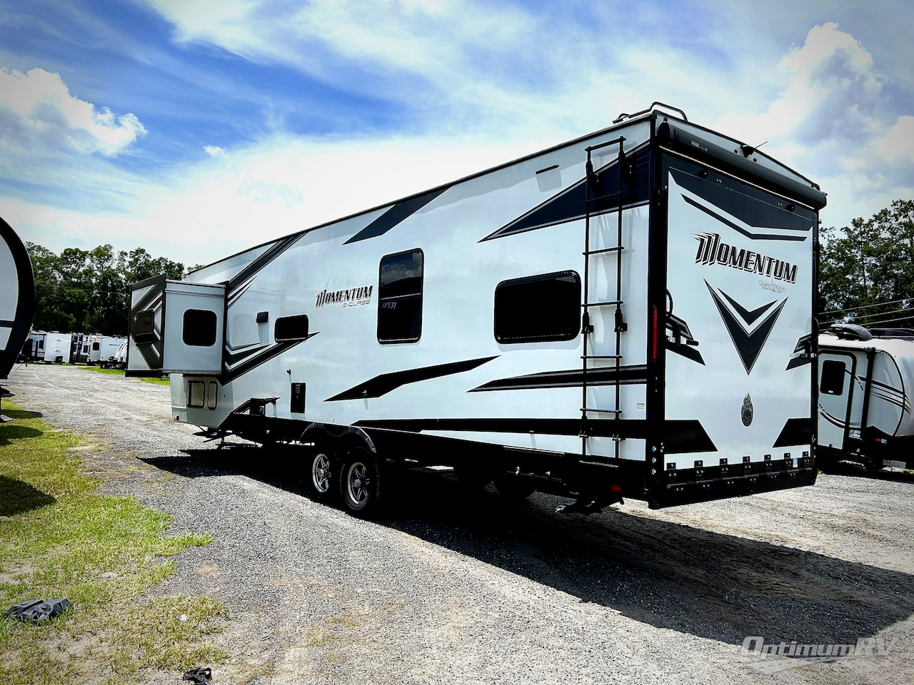 2022 Grand Design Momentum G-Class 31G Photo 3