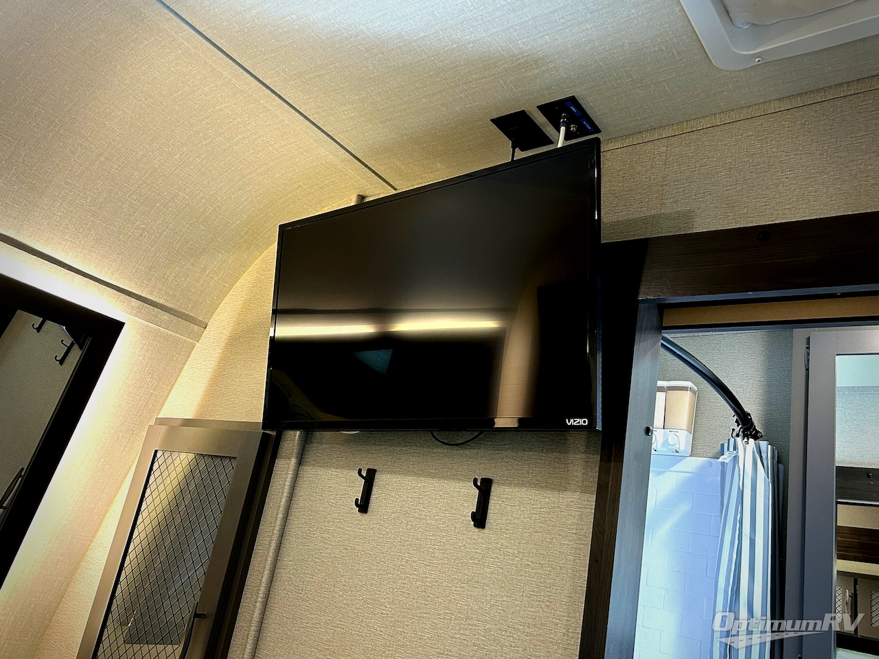 2022 Grand Design Momentum G-Class 31G Photo 10