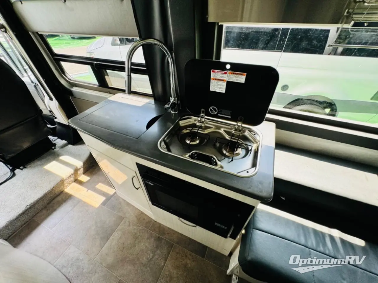 2020 Pleasure-Way Lexor FL Photo 8