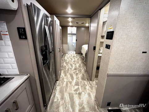 2023 Thor Challenger 37FH RV Photo 3