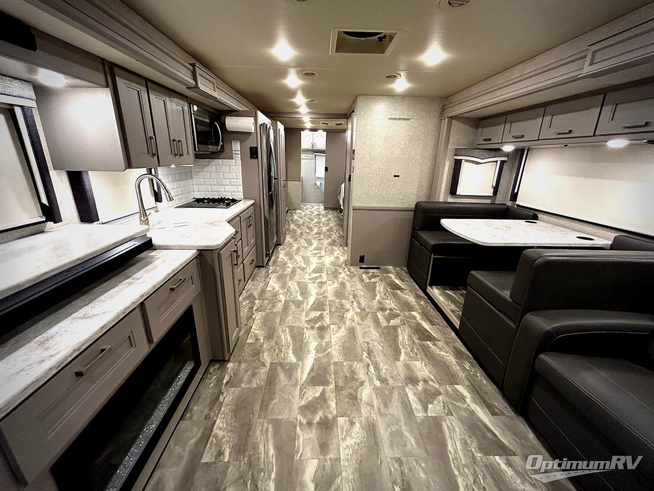2023 Thor Challenger 37FH Photo 2
