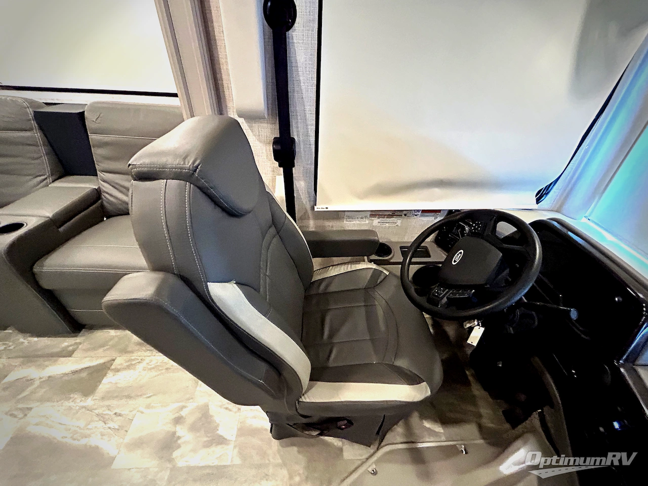 2023 Thor Challenger 37FH Photo 5