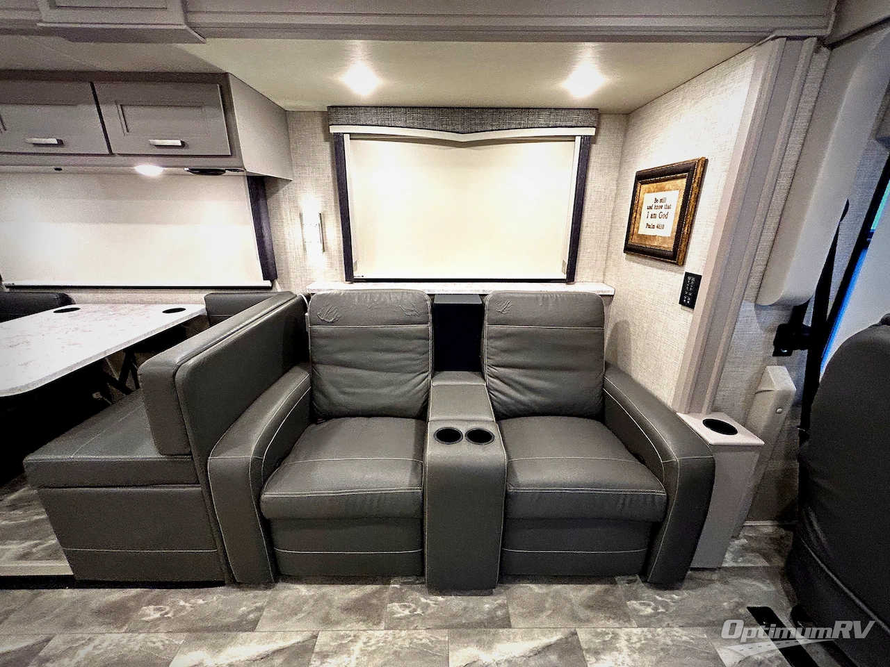 2023 Thor Challenger 37FH Photo 8