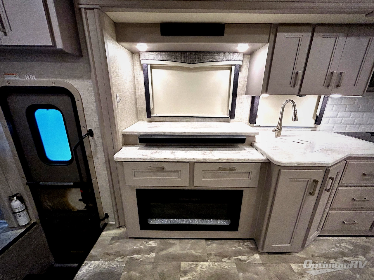 2023 Thor Challenger 37FH Photo 10