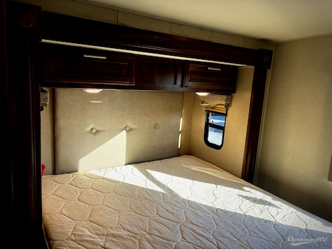 2017 Forest River Georgetown 5 Series 31L5 RV Photo 3