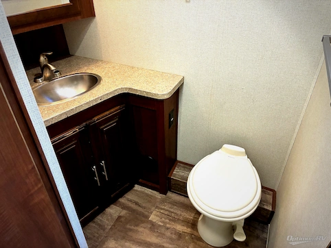 2017 Forest River Georgetown 5 Series 31L5 RV Photo 4