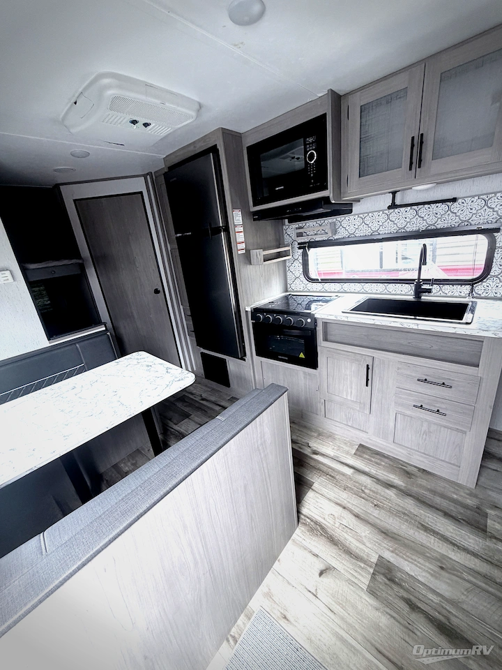 2022 Dutchmen Coleman Lantern LT Series 214BH Photo 8