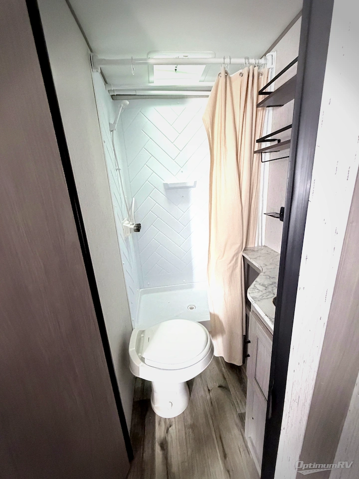 2022 Dutchmen Coleman Lantern LT Series 214BH Photo 11