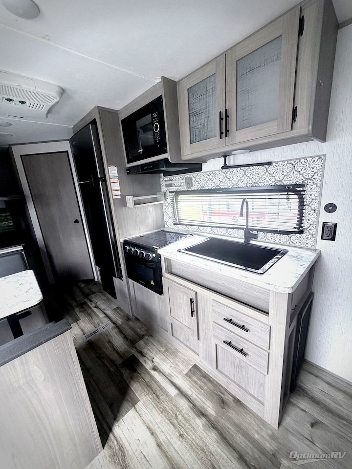 2022 Dutchmen Coleman Lantern LT Series 214BH Photo 6