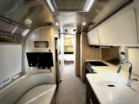 2021 Airstream Globetrotter 27FB RV Photo 2