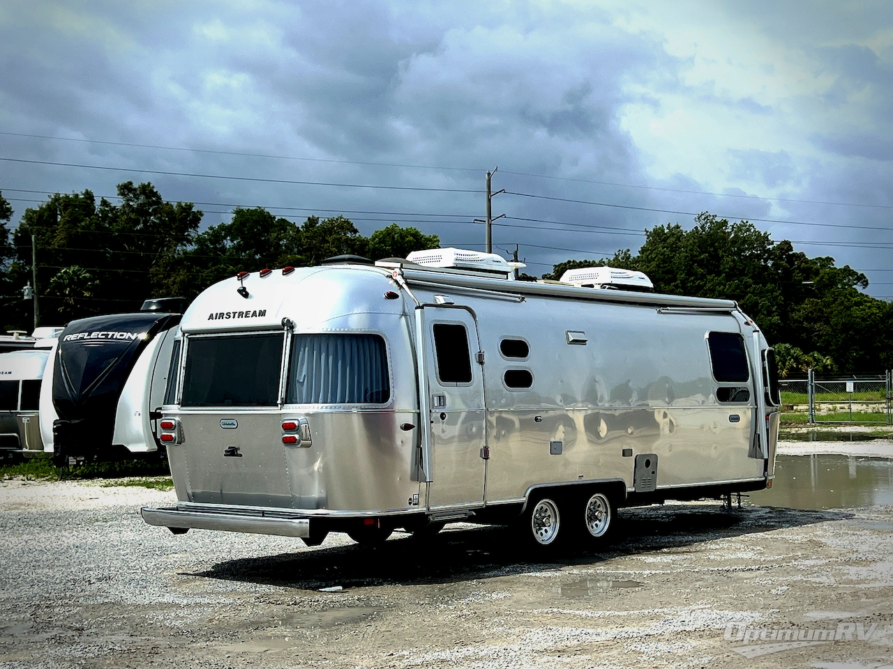 2021 Airstream Globetrotter 27FB Photo 2