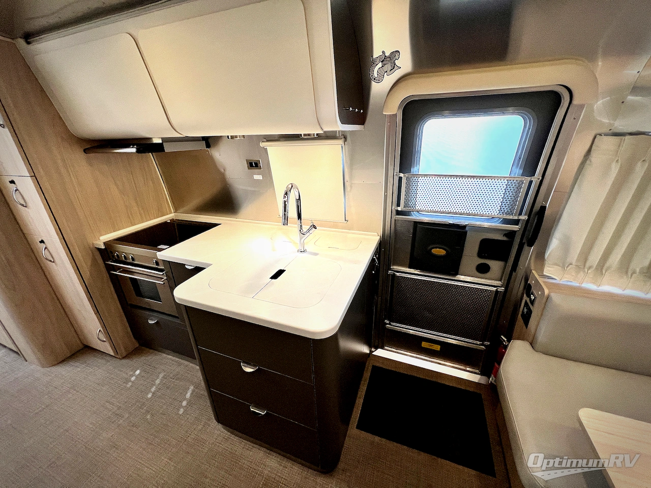 2021 Airstream Globetrotter 27FB Photo 6