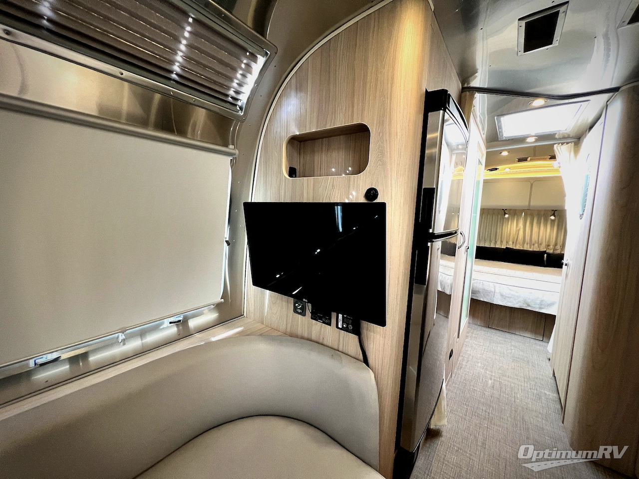 2021 Airstream Globetrotter 27FB Photo 8