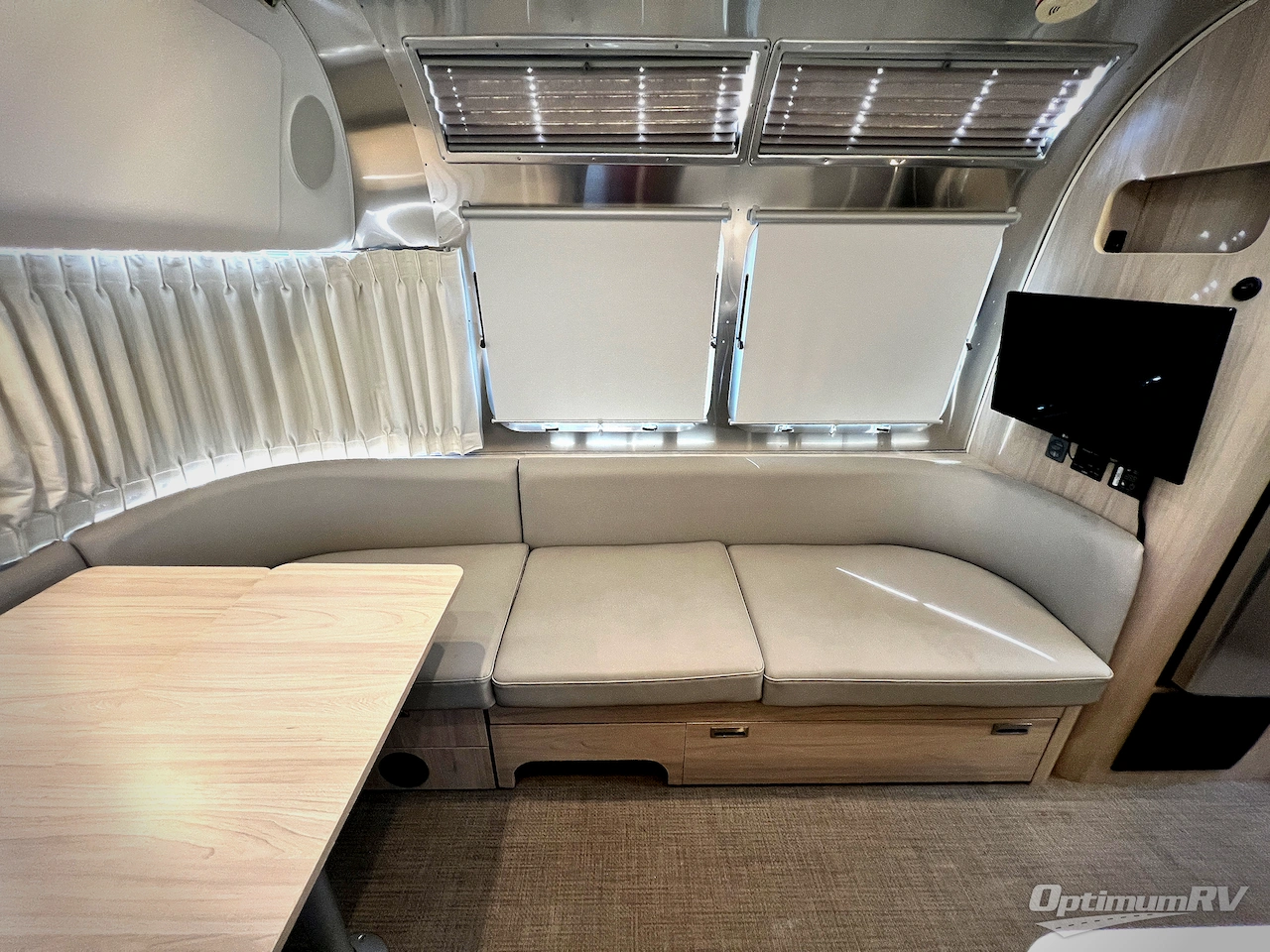 2021 Airstream Globetrotter 27FB Photo 11