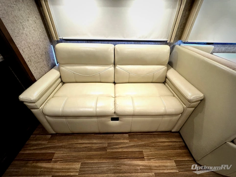2017 Thor Miramar 37.1 RV Photo 2