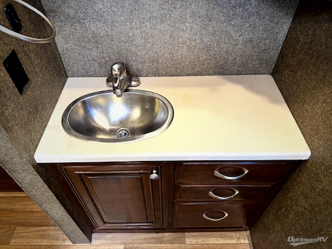 2017 Thor Miramar 37.1 RV Photo 4