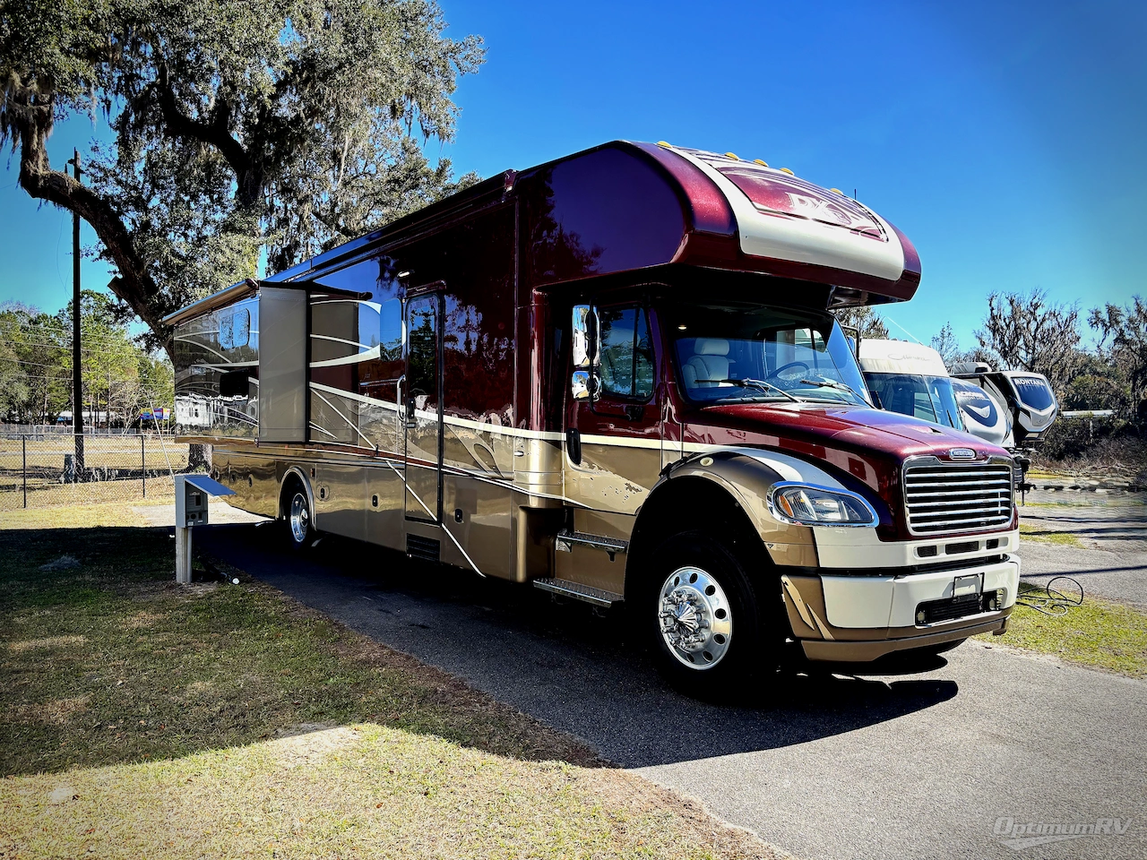 2018 Dynamax DX3 37BH Photo 1